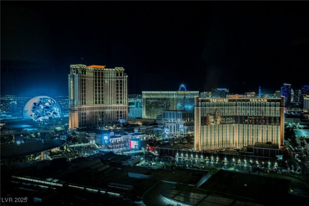 2000 N Fashion Show Drive, Unit 4302, Las Vegas, NV 89109 Main Photo