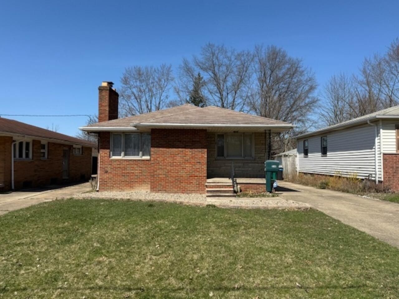 5740 Garfield Ave, Maple Heights, OH 44137 Main Photo