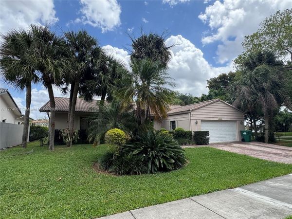 14679 Glencairn Rd, Miami Lakes, FL 33016