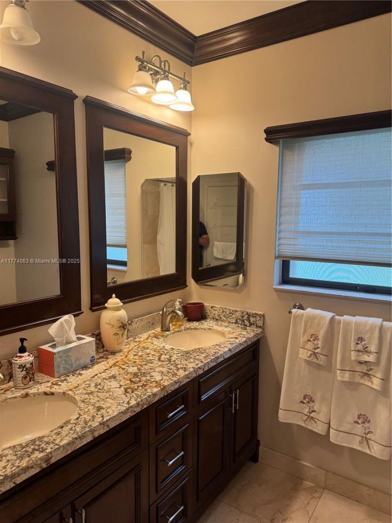 14679 Glencairn Rd, Miami Lakes, FL 33016 Photo