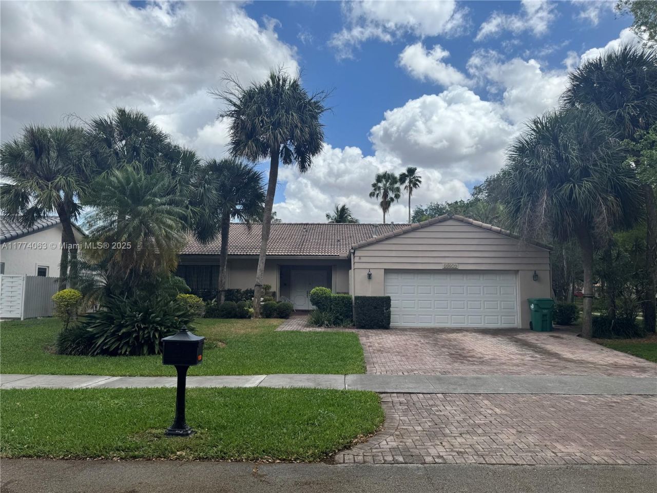 14679 Glencairn Rd, Miami Lakes, FL 33016 Photo