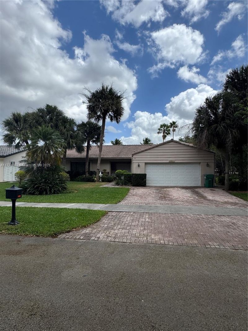 14679 Glencairn Rd, Miami Lakes, FL 33016 Photo