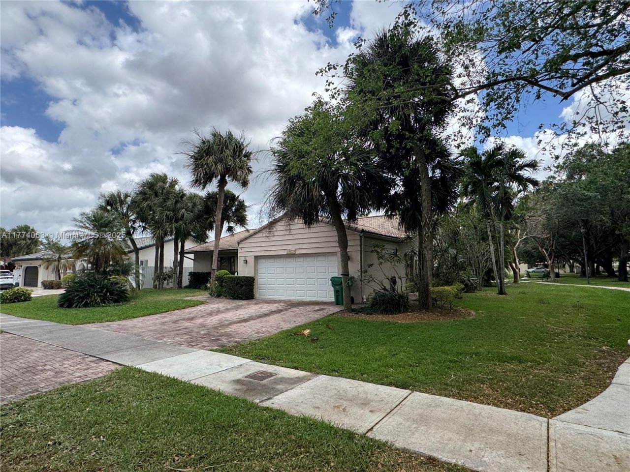 14679 Glencairn Rd, Miami Lakes, FL 33016 Photo