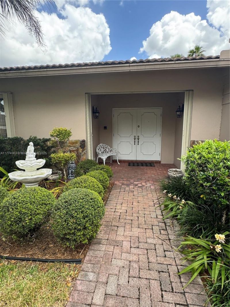 14679 Glencairn Rd, Miami Lakes, FL 33016 Photo