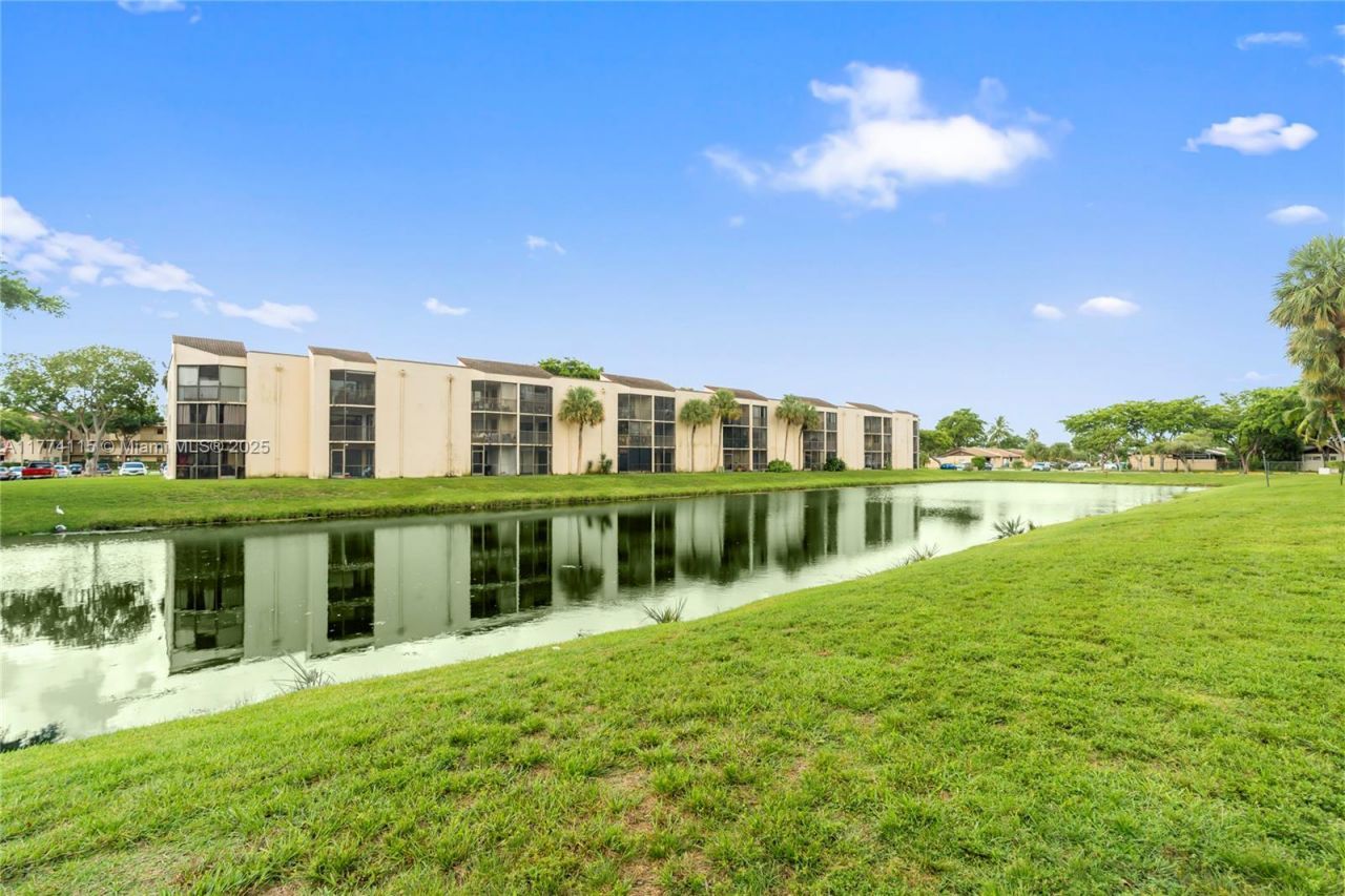 3199 Foxcroft Rd, Unit 311, Miramar, FL 33025 Photo