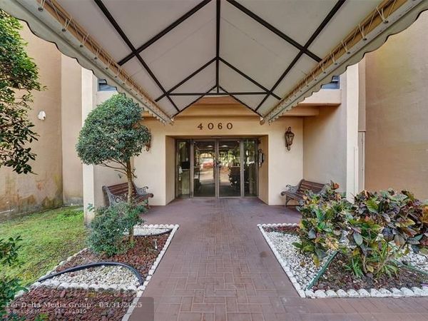 4060 N Hills Dr, Unit 32, Hollywood, FL 33021
