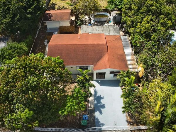 596 NW 109th St, Miami, FL 33168