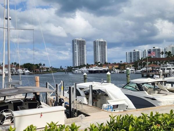 3545 Magellan Cir, Unit 352-5, Aventura, FL 33180