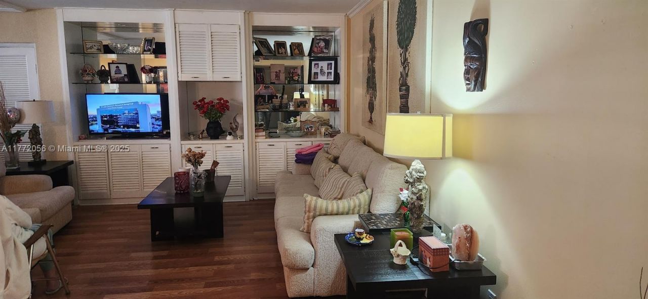 3545 Magellan Cir, Unit 352-5, Aventura, FL 33180 Photo