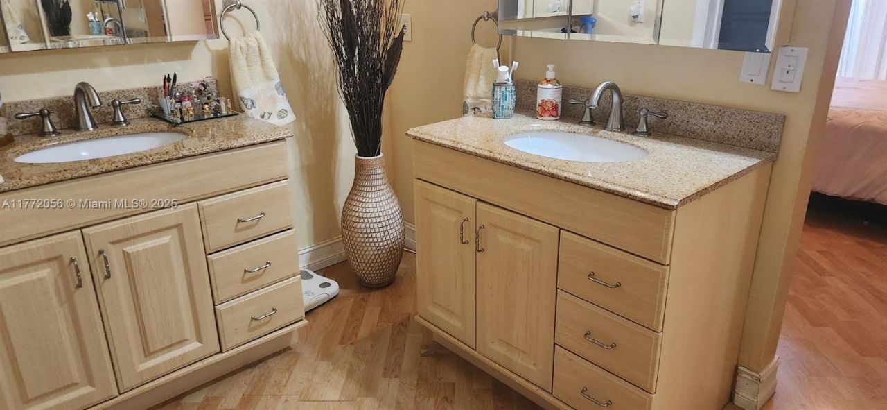 3545 Magellan Cir, Unit 352-5, Aventura, FL 33180 Photo