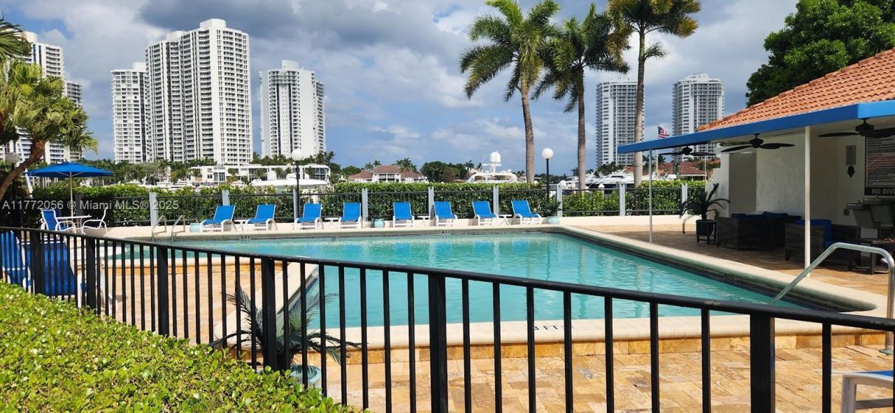 3545 Magellan Cir, Unit 352-5, Aventura, FL 33180 Photo