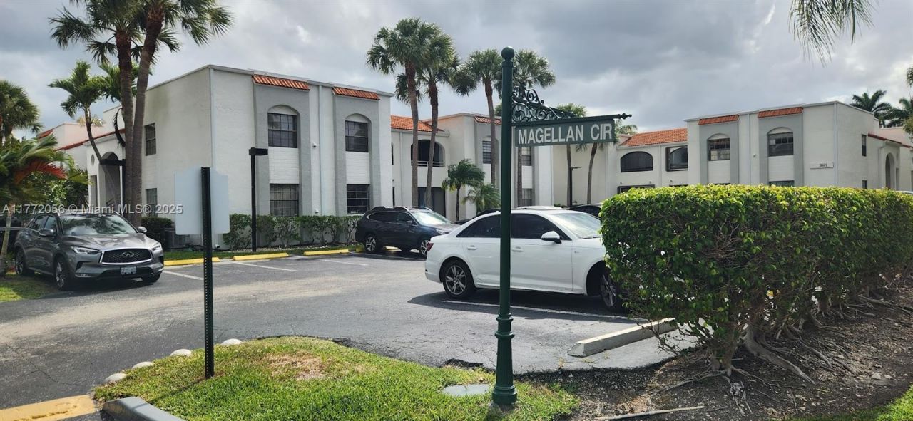 3545 Magellan Cir, Unit 352-5, Aventura, FL 33180 Photo