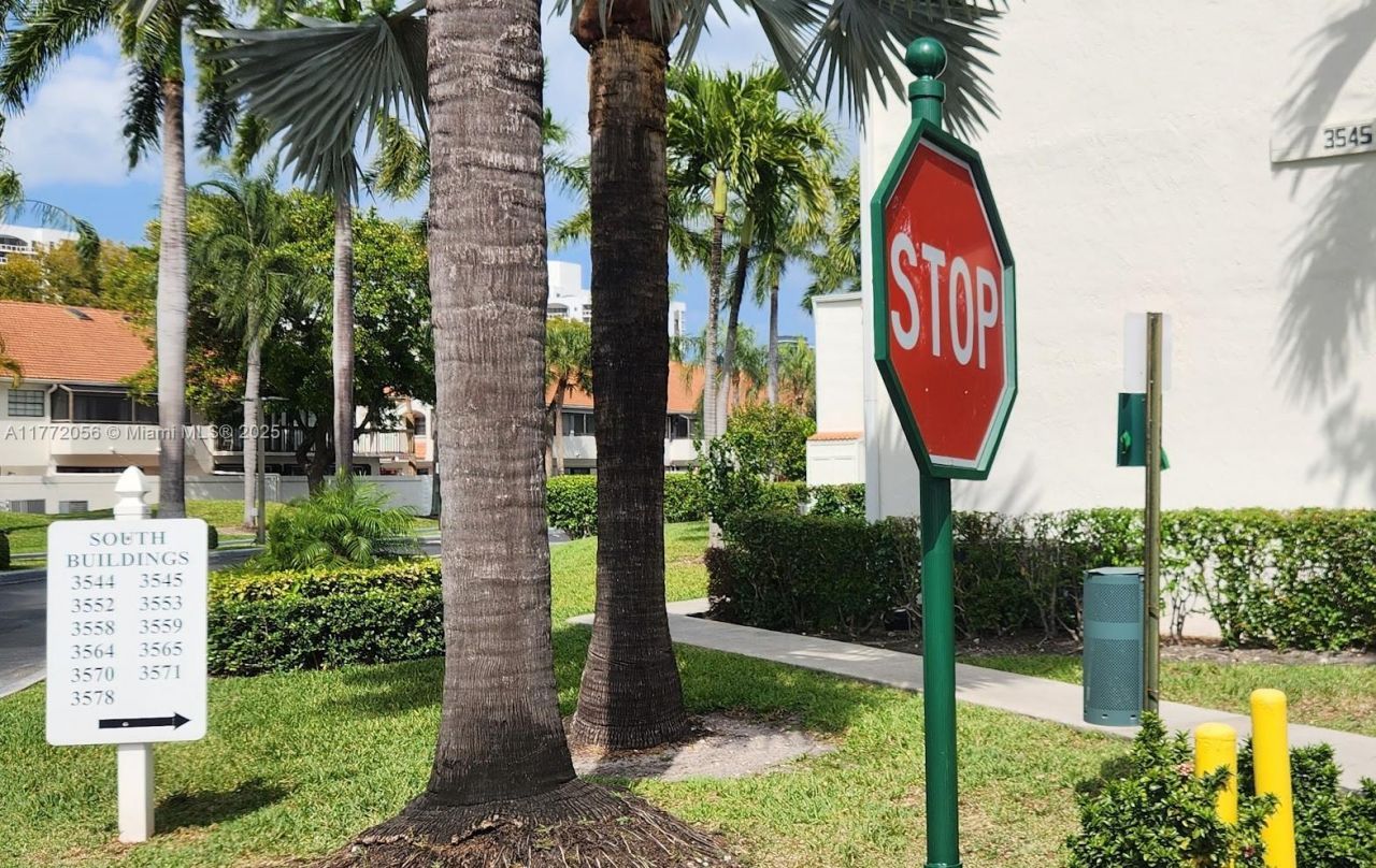 3545 Magellan Cir, Unit 352-5, Aventura, FL 33180 Photo