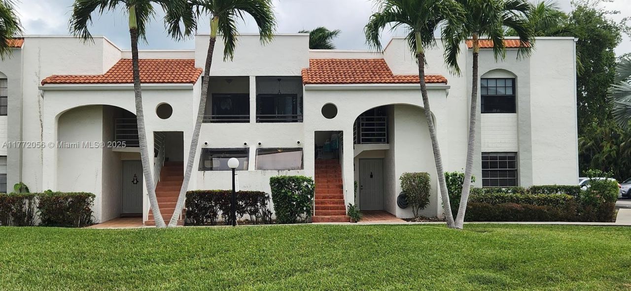 3545 Magellan Cir, Unit 352-5, Aventura, FL 33180 Photo