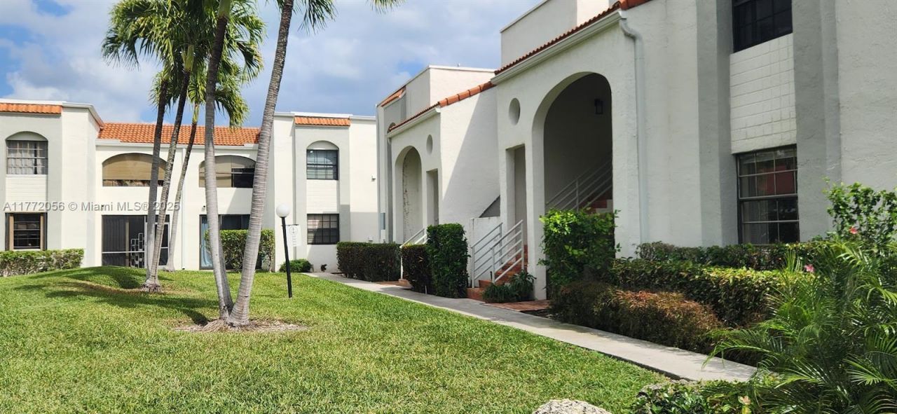 3545 Magellan Cir, Unit 352-5, Aventura, FL 33180 Photo