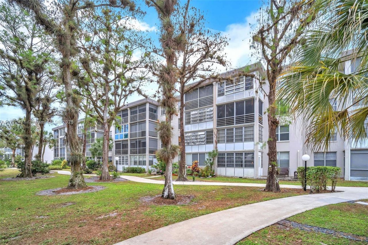 4898 NW 29th Court, Unit 201, Lauderdale Lakes, FL 33313 Photo