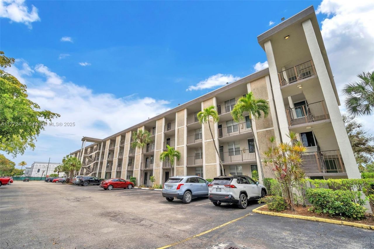 4898 NW 29th Court, Unit 201, Lauderdale Lakes, FL 33313 Photo