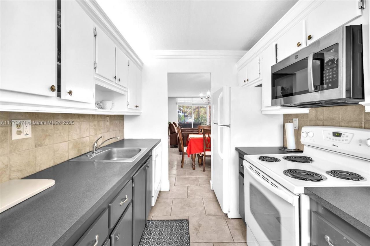 4898 NW 29th Court, Unit 201, Lauderdale Lakes, FL 33313 Photo