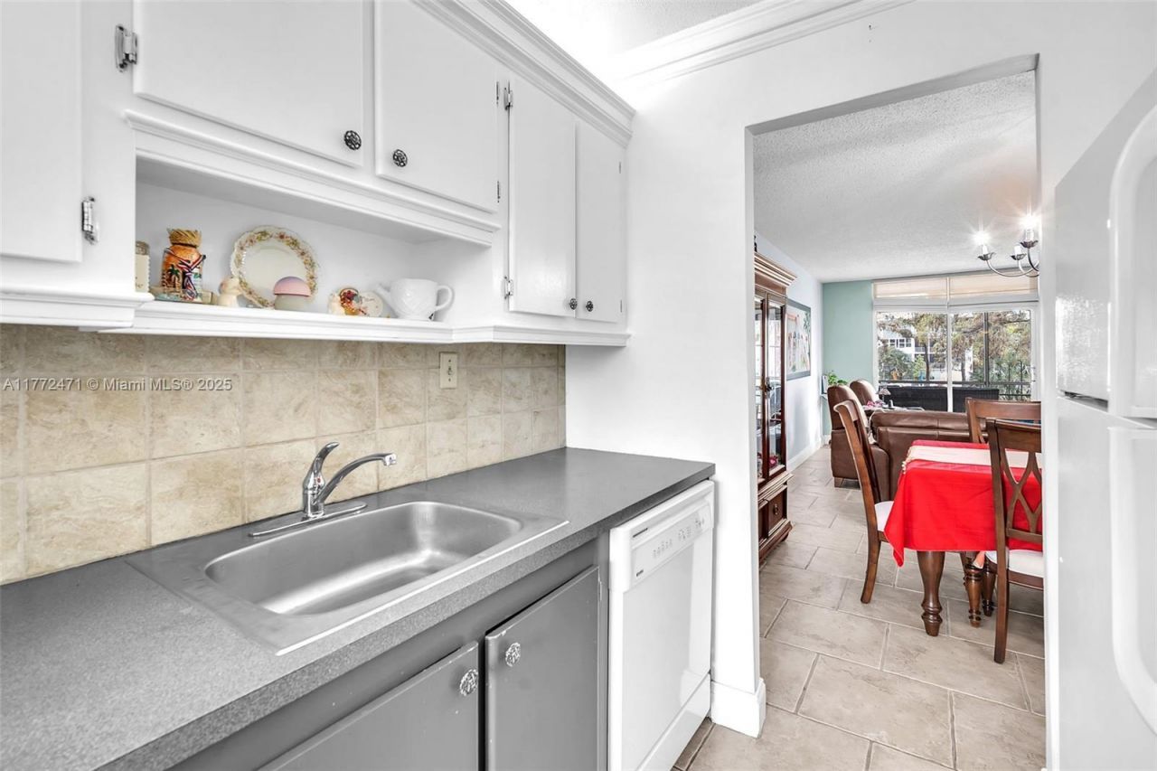 4898 NW 29th Court, Unit 201, Lauderdale Lakes, FL 33313 Photo