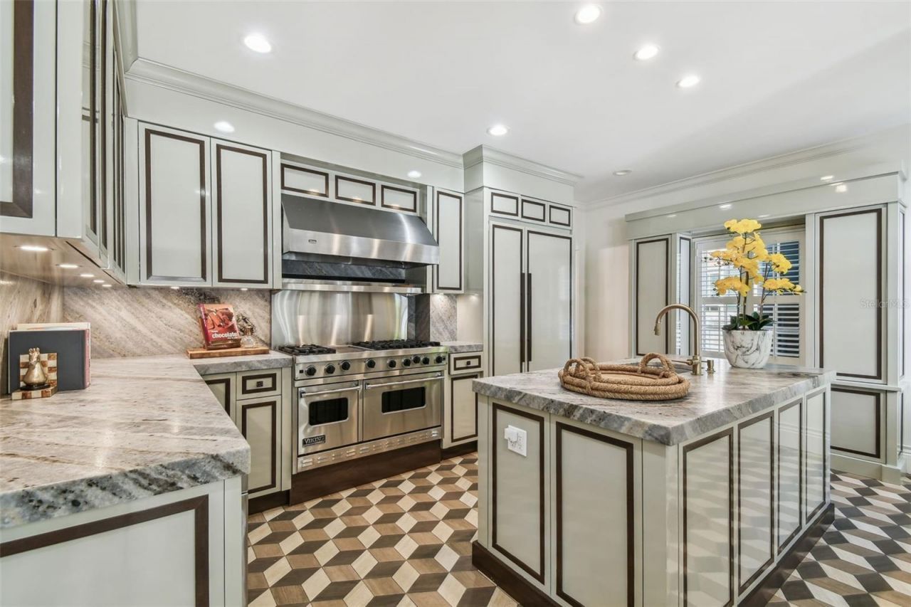 3313 W Mullen Avenue, Tampa, FL 33609 Photo