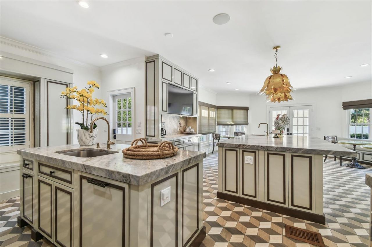 3313 W Mullen Avenue, Tampa, FL 33609 Photo