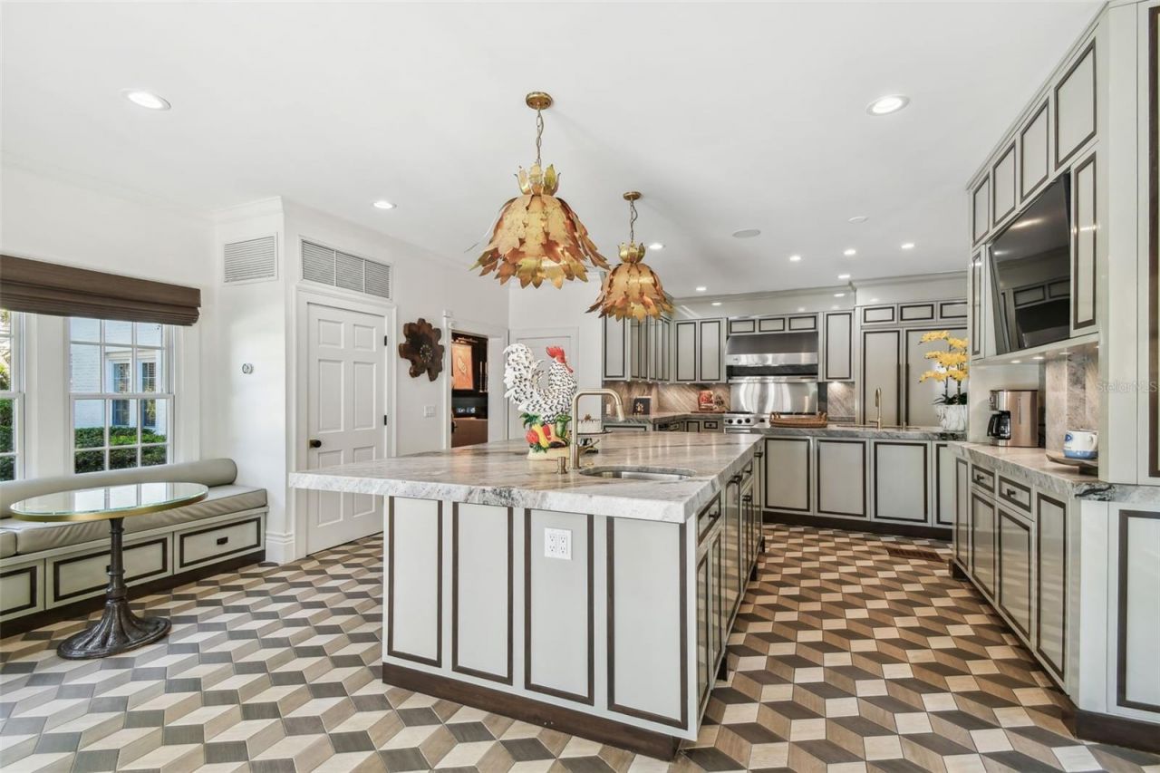 3313 W Mullen Avenue, Tampa, FL 33609 Photo