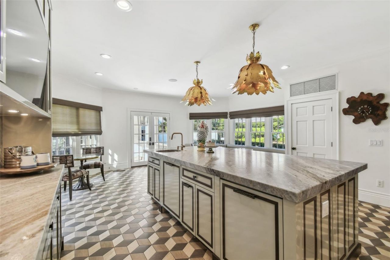 3313 W Mullen Avenue, Tampa, FL 33609 Photo