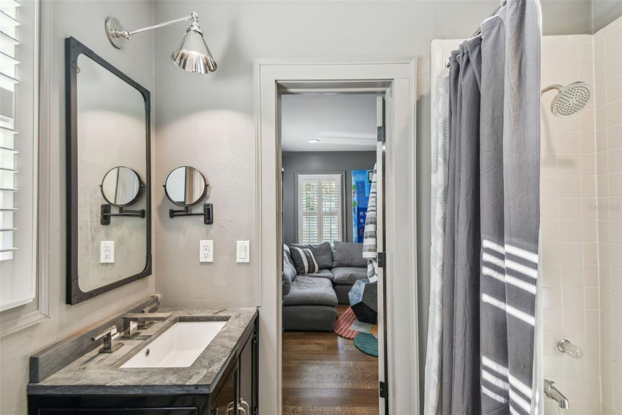 3313 W Mullen Avenue, Tampa, FL 33609 Photo