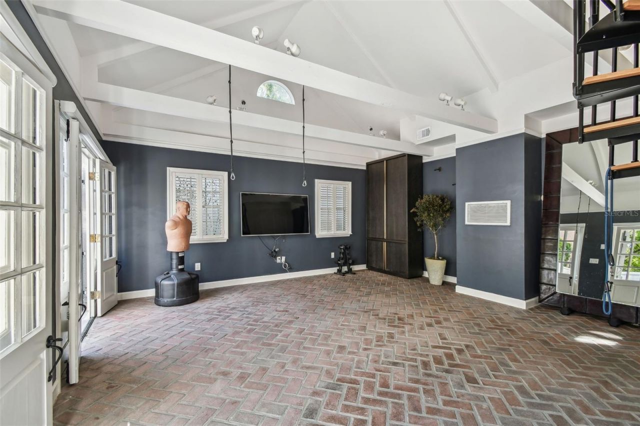 3313 W Mullen Avenue, Tampa, FL 33609 Photo