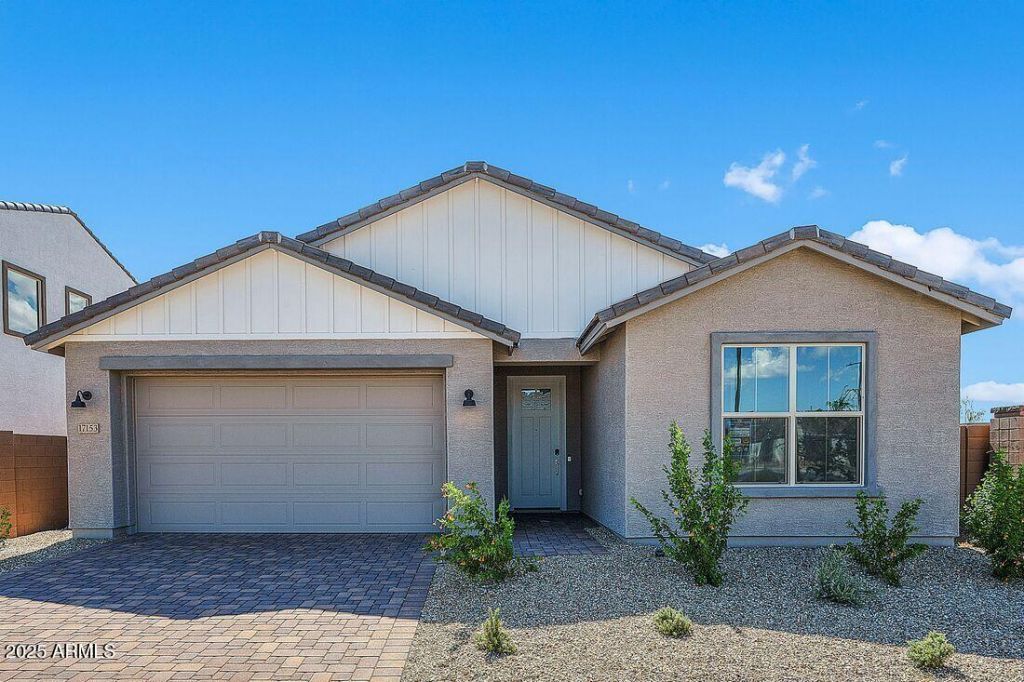 17153 W Sweet Iron Pass, Surprise, AZ 85387 Main Photo