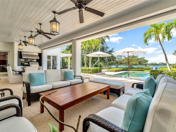 707 Grove Place, Vero Beach, FL 32963