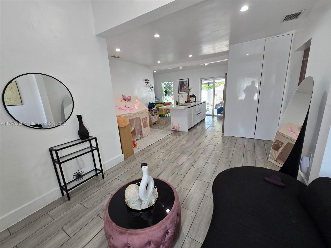 1011 NW 64th St, Miami, FL 33150 Photo