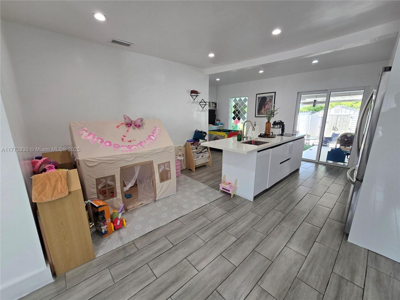 1011 NW 64th St, Miami, FL 33150 Photo