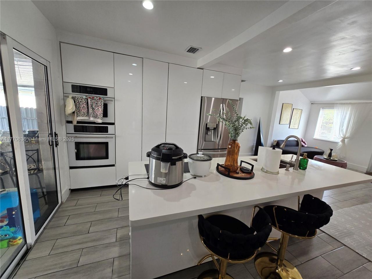 1011 NW 64th St, Miami, FL 33150 Photo