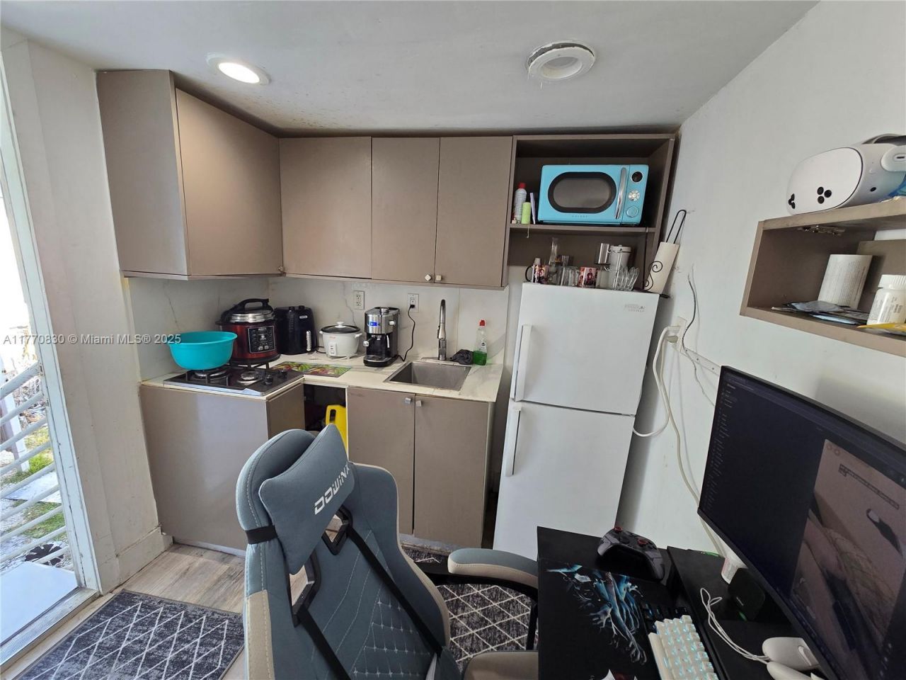 1011 NW 64th St, Miami, FL 33150 Photo