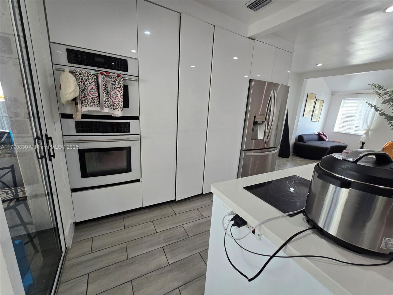 1011 NW 64th St, Miami, FL 33150 Photo