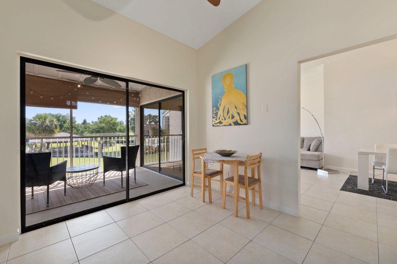3212 S Lakeview Circle, Unit 10-205, Fort Pierce, FL 34949 Photo