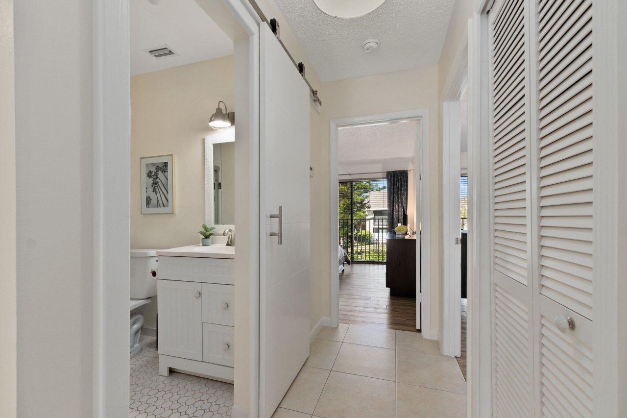 3212 S Lakeview Circle, Unit 10-205, Fort Pierce, FL 34949 Photo