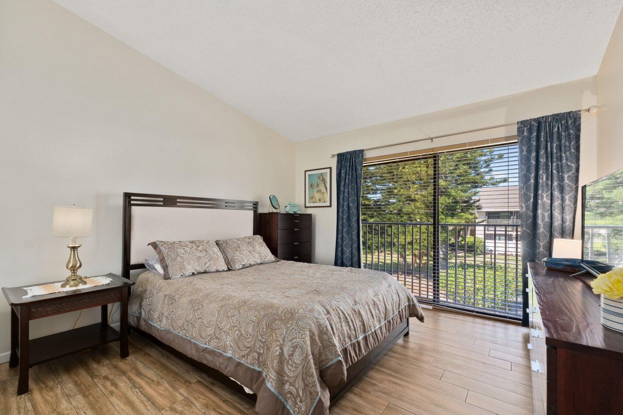 3212 S Lakeview Circle, Unit 10-205, Fort Pierce, FL 34949 Photo