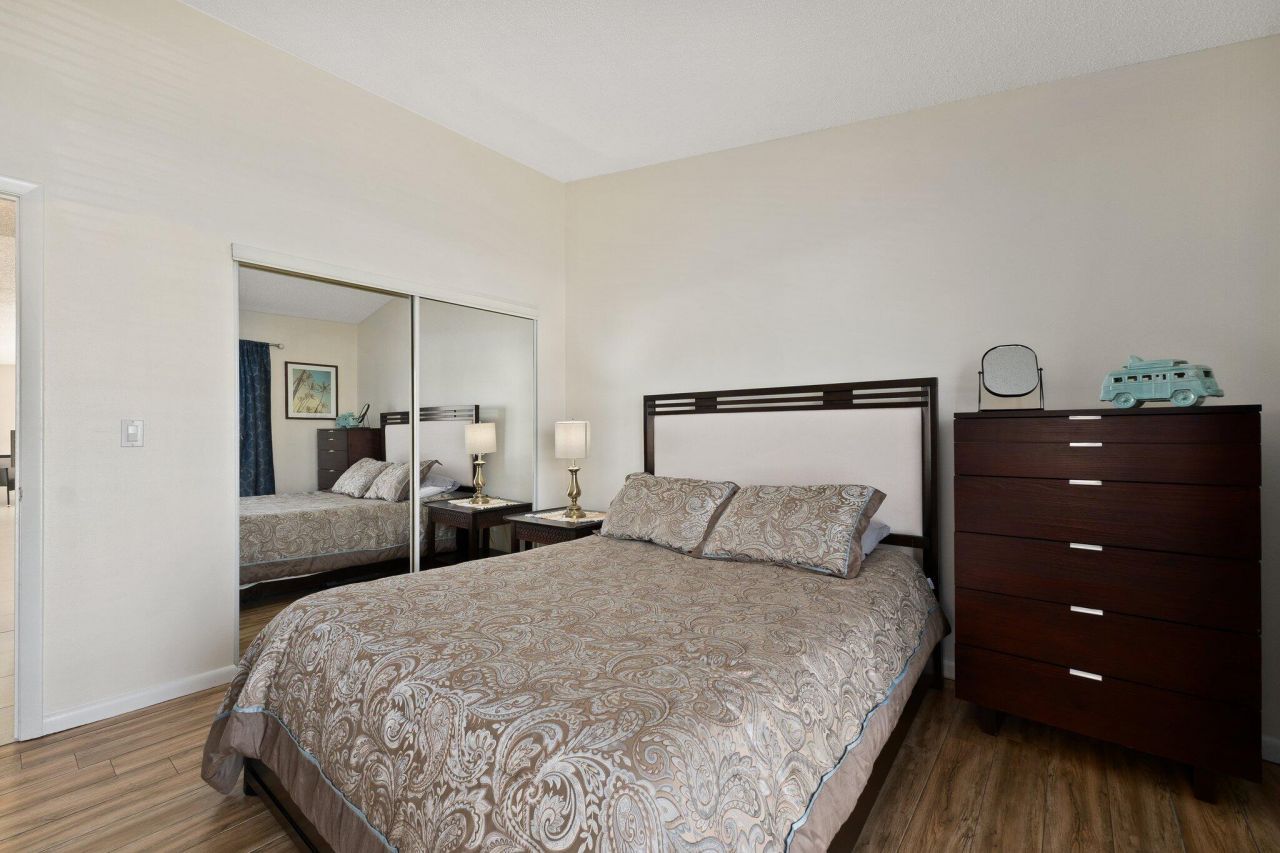 3212 S Lakeview Circle, Unit 10-205, Fort Pierce, FL 34949 Photo