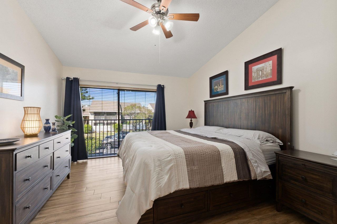 3212 S Lakeview Circle, Unit 10-205, Fort Pierce, FL 34949 Photo