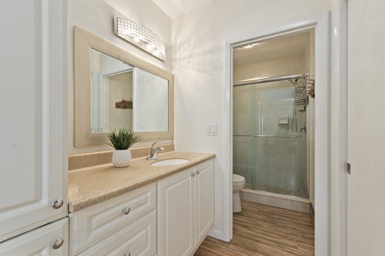 3212 S Lakeview Circle, Unit 10-205, Fort Pierce, FL 34949 Photo