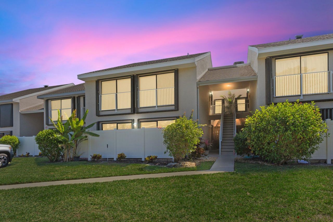 3212 S Lakeview Circle, Unit 10-205, Fort Pierce, FL 34949 Photo