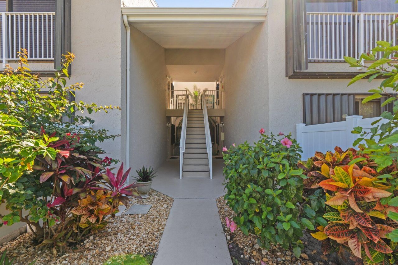 3212 S Lakeview Circle, Unit 10-205, Fort Pierce, FL 34949 Photo