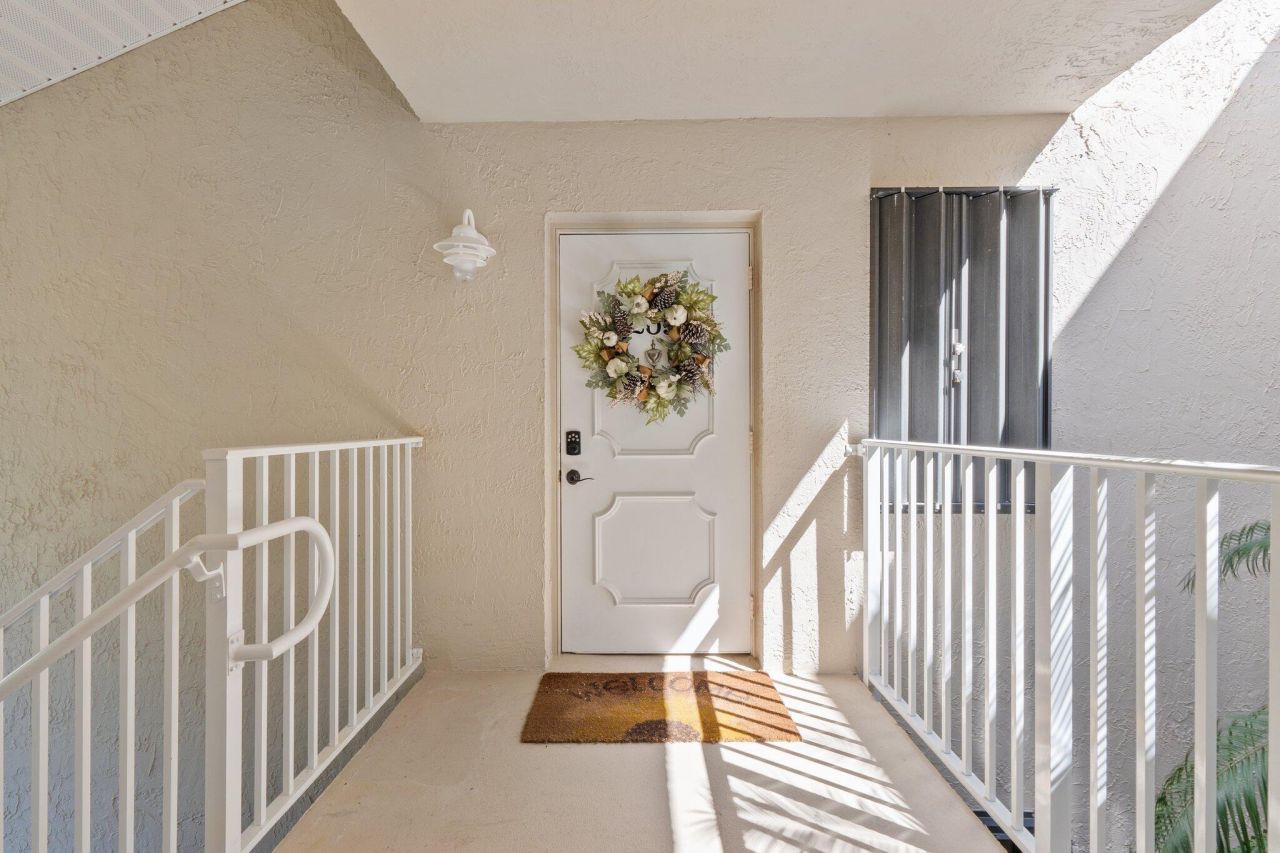 3212 S Lakeview Circle, Unit 10-205, Fort Pierce, FL 34949 Photo