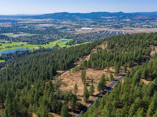 37 N West Starr Ln, Liberty Lake, WA 99019