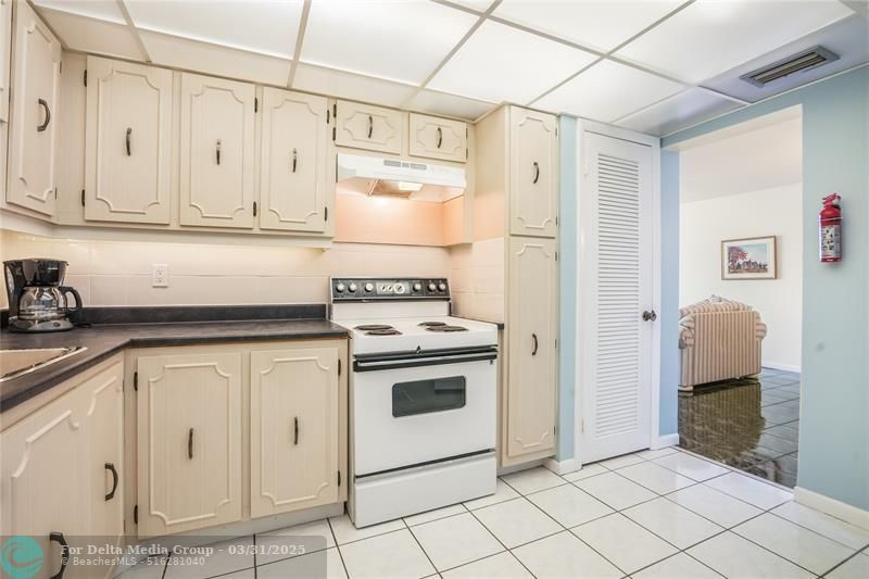3113 S Ocean Drive, Unit 1008, Hallandale Beach, FL 33009 Photo