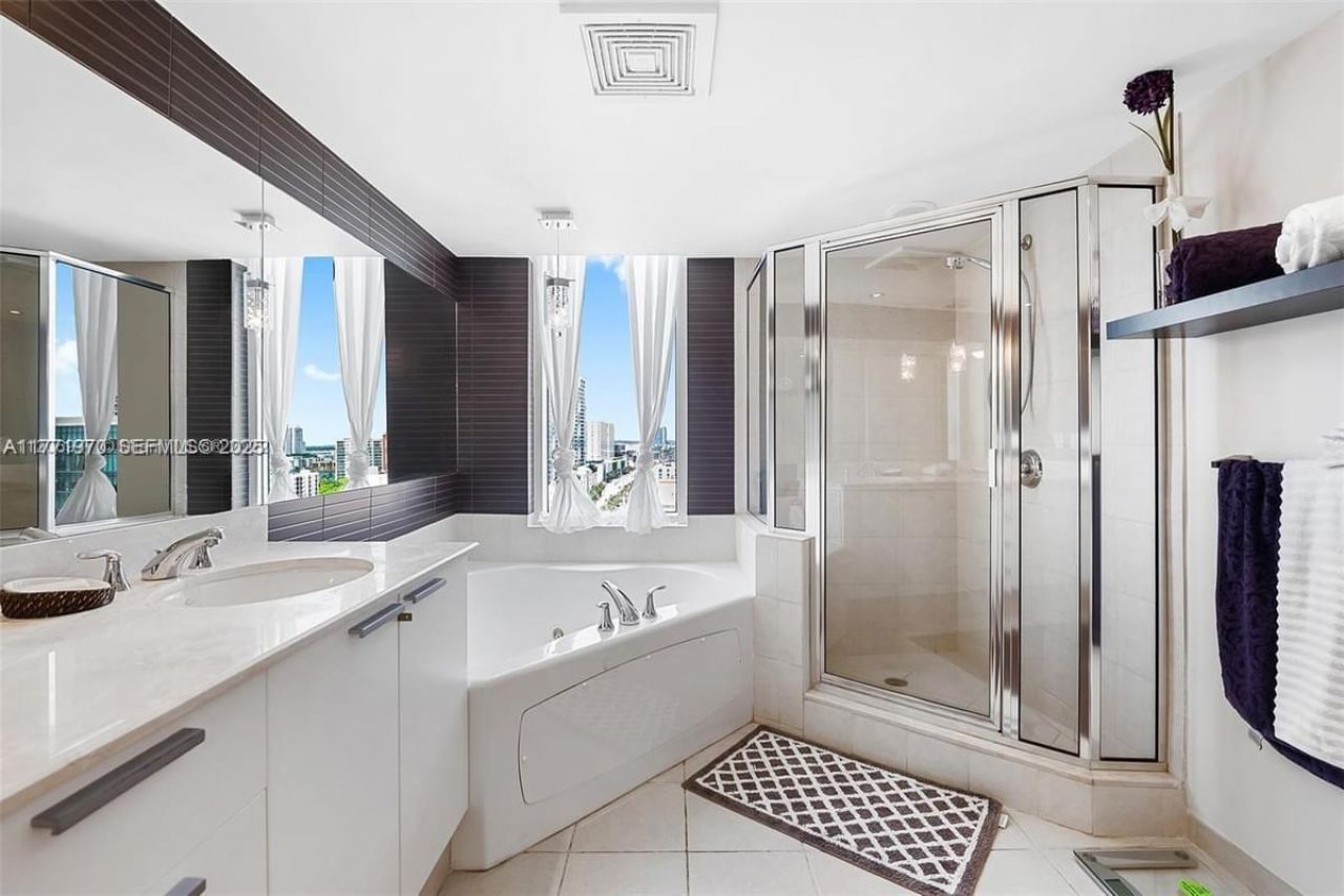 16699 Collins Ave, Unit 1607, Sunny Isles Beach, FL 33160 Photo