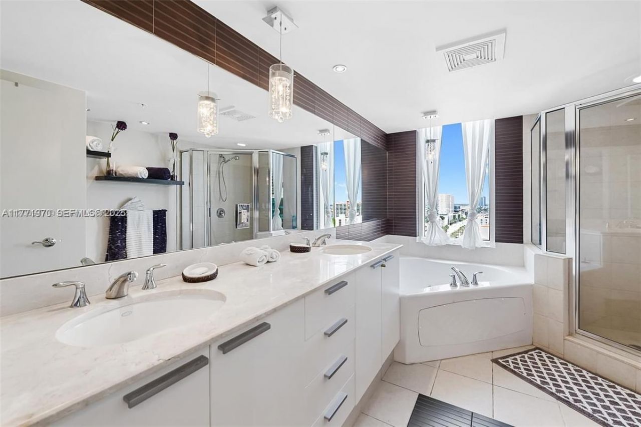16699 Collins Ave, Unit 1607, Sunny Isles Beach, FL 33160 Photo