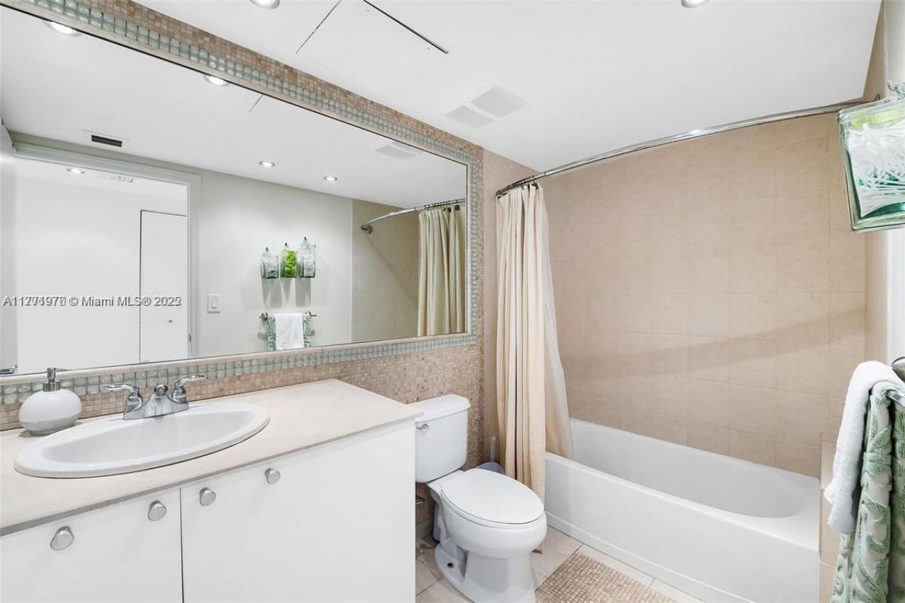 16699 Collins Ave, Unit 1607, Sunny Isles Beach, FL 33160 Photo